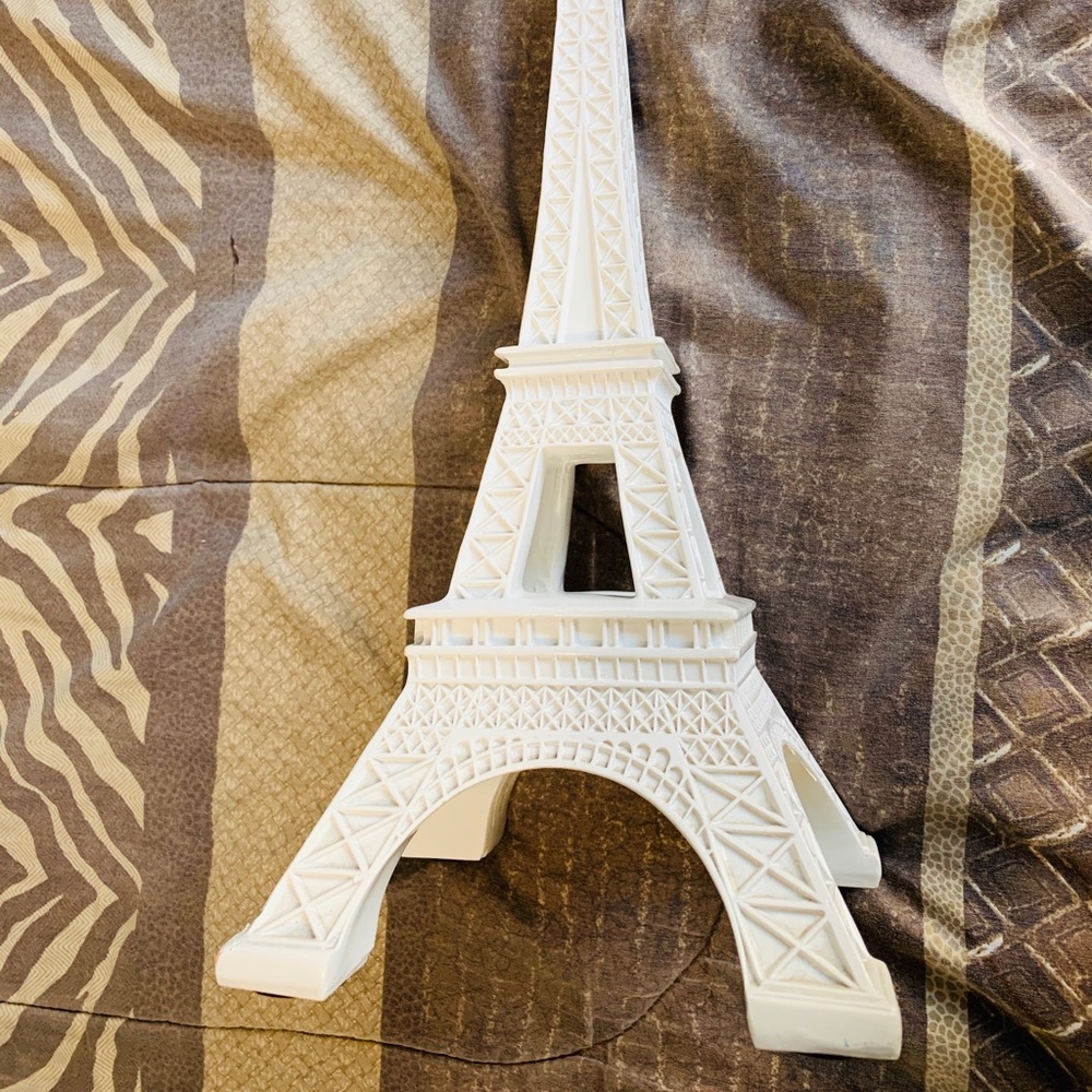 Eiffel Tower - Picture 2 of 2